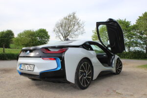 BMW i8 Heck und Seite offen