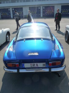 Blaue Renault Alpine A110 Heckansicht